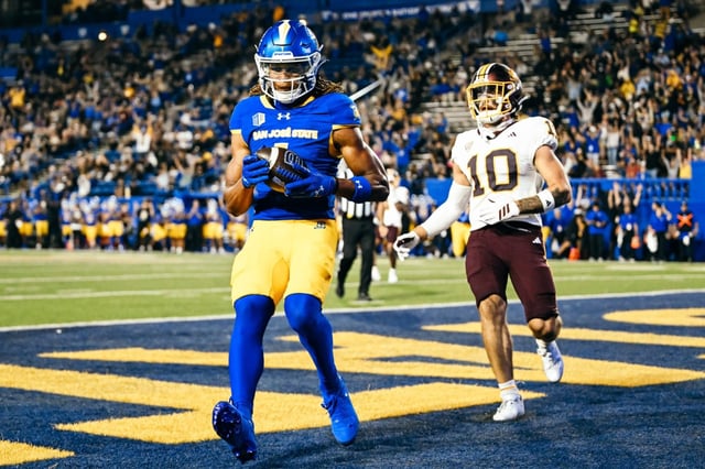 San Jose State’s Leland Smith catches an 11-yard touchdown pass from Walker Eget on Friday night in a season opener against Central Michigan at CEFCU Stadium on Aug. 29, 2025, in San Jose, California. (Photo by Thien-An Truong/San Jose State Football)