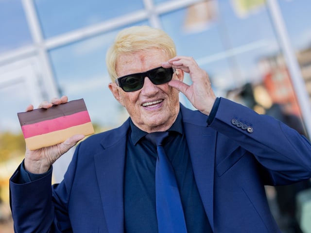 Schlagersänger Heino bringt Deutschland-Schokolade auf den Markt – und trifft auf Widerstand.