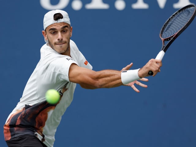 FLUSHING MEADOWS (United States), 28/08/2025.- Francisco Cerundolo of Argentina in action against Leandro Riedi of Switzerland during the second round of the US Open Tennis Championships at the USTA Billie Jean King National Tennis Center in Flushing Meadows, New York, USA, 28 August 2025. (Tenis, Suiza, Nueva York) EFE/EPA/JOHN G. MABANGLO