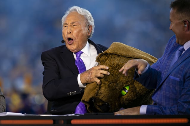 PITTSBURGH, PA - SEPTEMBER 01: ESPN College Gameday analyst Lee Corso picks the Panthers to win during the college football game between the West Virginia Mountaineers and the Pittsburgh Panthers on September 01, 2022 at Acrisure Stadium in Pittsburgh, PA. (Photo by Mark Alberti/Icon Sportswire via Getty Images)
