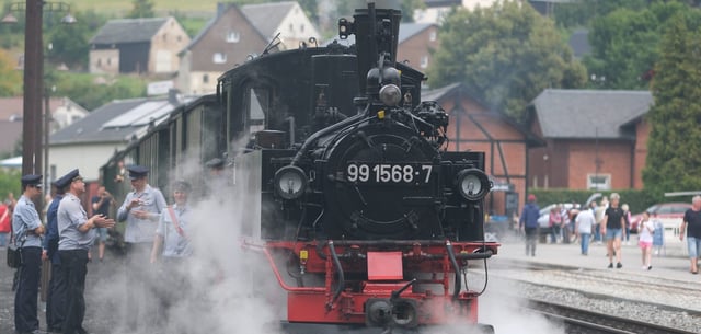 Dampflok der Baureihe 99 am Bahnhof Steinbach im Erzgebirge