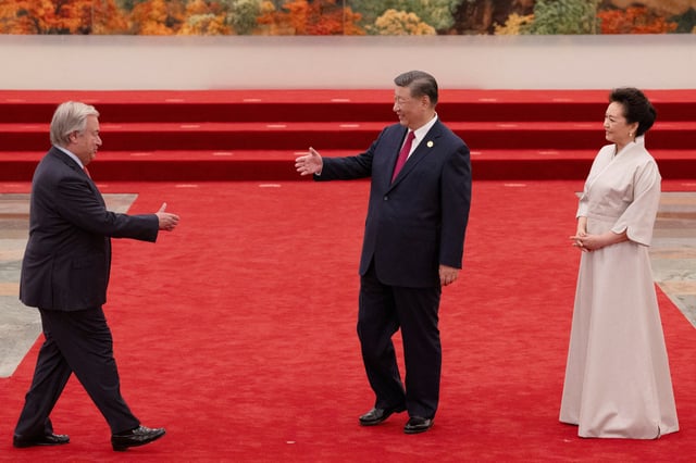 China's President Xi Jinping, in presence of his wife Peng Liyuan, welcomes Secretary-General of the United Nations Antonio Guterres during a reception at the Forum on China-Africa Cooperation (FOCAC) in the Great Hall of the People in Beijing, China, 04 September 2024. ANDRES MARTINEZ CASARES/Pool via REUTERS/File Photo