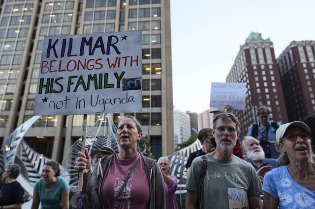 People attend a protest rally at the Immigration and Customs Enforcement field office in Baltimore, Monday, Aug. 25, 2025, to support Kilmar Abrego Garciab. (AP Photo/Stephanie Scarbrough)