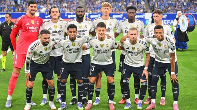 Real Madrid team pose for a group photo ahead of their La Liga match against Real Oviedo | Image: AP