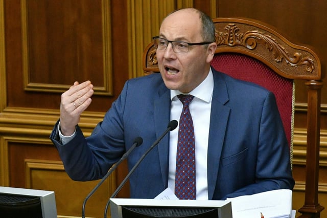 Photo d'archives du 6 décembre 2018 montrant Andriï Parouby, alors président du parlement ukrainien, qui s'exprime devant ses collègues à Kiev