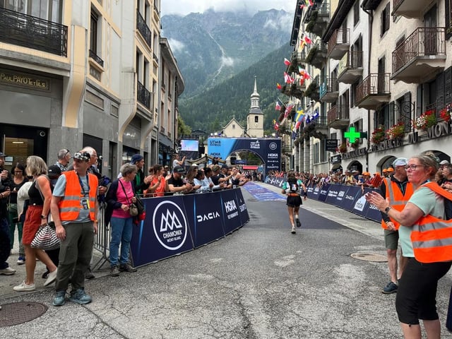 La ligne d’arrivée des courses de l’UTMB se situe en plein cœur de Chamonix, devant l’Hôtel de Ville.