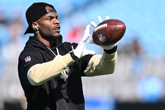 CHARLOTTE, NORTH CAROLINA - NOVEMBER 03: Marquez Valdes-Scantling #10 of the New Orleans Saints warms up prior to his game against the Carolina Panthers at Bank of America Stadium on November 03, 2024 in Charlotte, North Carolina. (Photo by Matt Kelley/Getty Images)