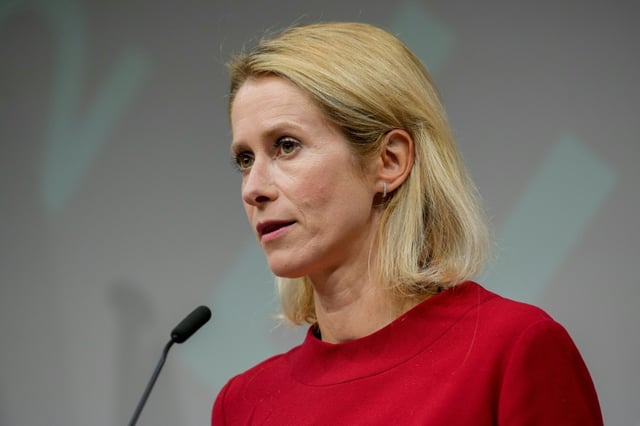 Die EU-Außenbeauftragte Kaja Kallas hat die Rückgabe eingefrorener russischer Vermögenswerte angesichts der anhaltenden Angriffe auf die Ukraine bis auf Weiteres ausgeschlossen. "Es ist undenkbar, dass Russland dieses Geld wiedersieht, wenn es der Ukraine die verursachten Schäden nicht vollständig ersetzt", sagte Kallas in Kopenhagen. 