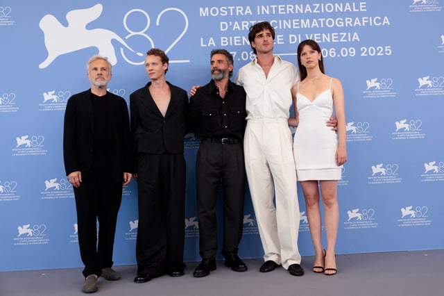 Cast members Christoph Waltz, Felix Kammerer, Oscar Isaac, Jacob Elordi and Mia Goth pose during a photocall for the movie "Frankenstein" in competition, at the 82nd Venice International Film Festival, in Venice, Italy, August 30, 2025. REUTERS/Remo Casilli