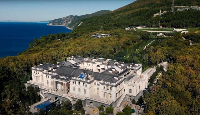 Le «palais de Poutine» se situe à proximité de la ville de Guélendjik, ont indiqué les autorités de la région de Krasnodar, dans le sud de la Russie.