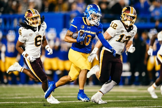 San Jose State’s Danny Scudero runs with the ball while being pursued by Central Michigan defenders at CEFCU Stadium on Aug. 29, 2025, in San Jose, California. (Photo by Thien-An Truong/San Jose State Football)