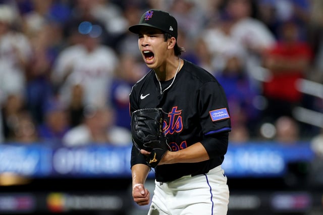 NEW YORK, NEW YORK - AUGUST 29: Jonah Tong #21 of the New York Mets reacts after a strikeout in the fifth inning am at Citi Field on August 29, 2025 in New York City. (Photo by Evan Bernstein/Getty Images)