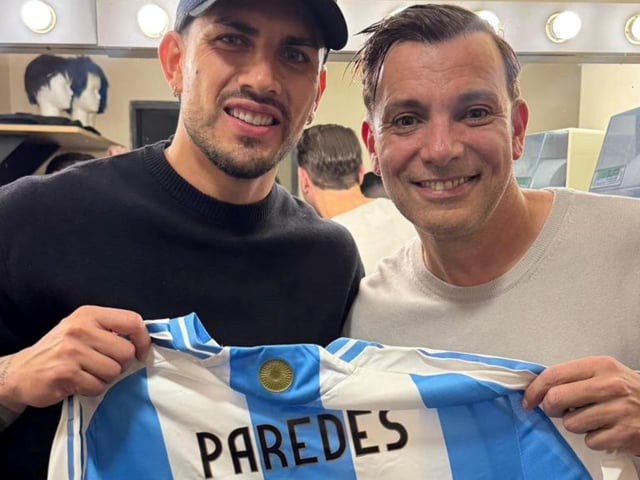 Paredes y Bossi juntos en el teatro El Nacional de la avenida Corrientes, luego de ver “La cena de los tontos”.