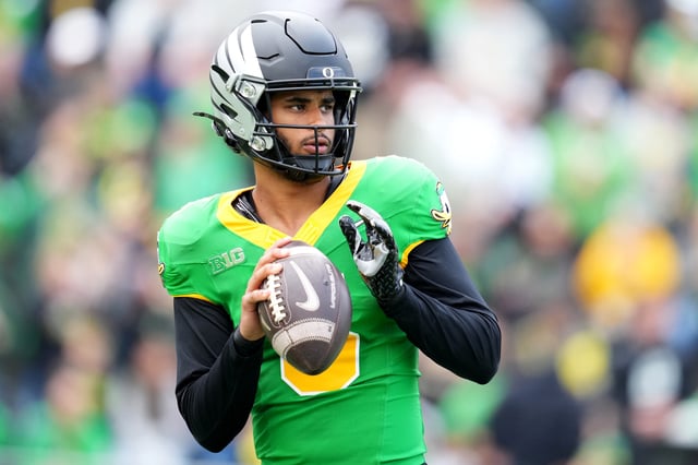Dante Moore #5 of the Oregon Ducks warms up during the Oregon spring game at Autzen Stadium on April 26, 2025 in Eugene, Oregon.