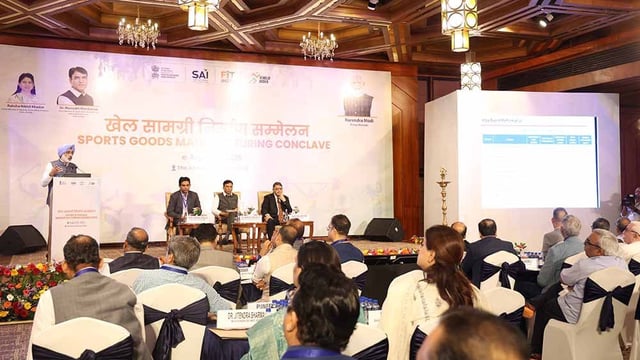 Dr. Mansukh Mandaviya at the Sports Goods Manufacturing conclave.
