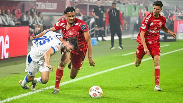 Kampf um den Ball in Düsseldorf