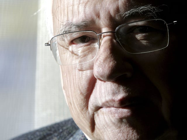 BRASILEÑO LUIS F. VERISSIMO CONVIERTE A BORGES EN UN AVEZADO DETECTIVE - MD47. Madrid, 19/02/09.- El escritor brasileño Luis Fernado Verissimo, durante la entrevista con Efe en la que habló de su novela "Borges y los orangutanes eternos", en la que ha convertido a Jorge Luis Borges en el sabueso detective de un asesinato. EFE/JuanJo Martín mardid españa luis fernando verissimo escritor brasileño entrevista presentacion novela Borges y los orangutanes eternos
