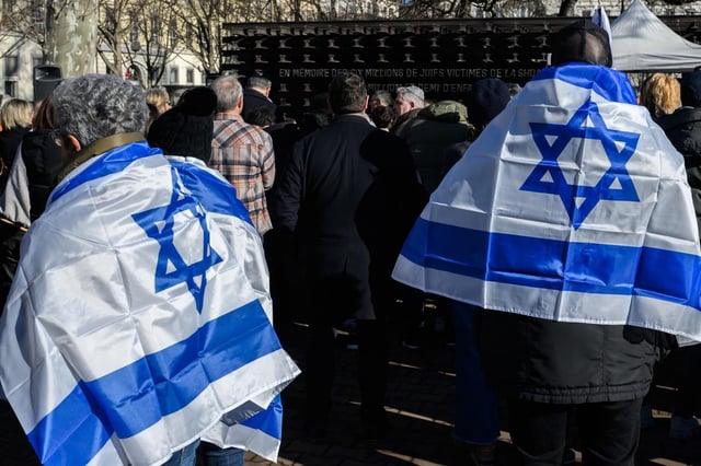 Le monument Les Rails de la mémoire a été inauguré en janvier 2025 pour les 80 ans de la libération du camp d’Auschwitz-Birkenau.