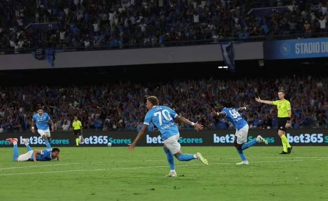 Soccer Football - Serie A - Napoli v Cagliari - Stadio Diego Armando Maradona, Naples, Italy - August 30, 2025 Napoli's Frank Anguissa celebrates scoring their first goal REUTERS/Ciro De Luca