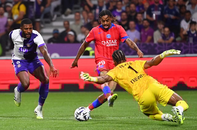 Soccer - France - French Ligue 1 - Toulouse v Paris St Germain - Stadium de Toulouse, Toulouse, France - August 30, 2025 Paris St Germain's Bradley Barcola scores their second goal REUTERS/Alexandre Dimou