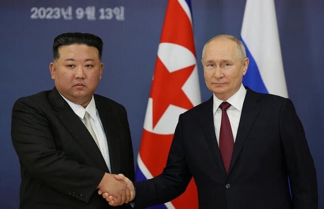 Kim Jong-un se reunió con las familias de los soldados norcoreanos que murieron luchando en Rusia durante el conflicto frente a Ucrania y prometió garantizarles una vida digna. | Sputnik/Vladimir Smirnov/Pool vía Reuters.