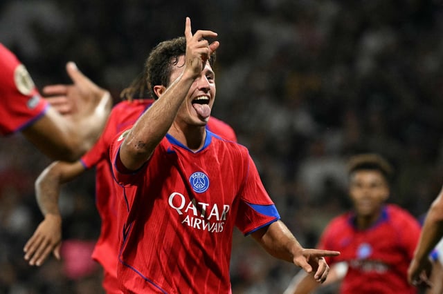 El portugués Joao Neves marcó su primer hat-trick en su carrera, con dos goles de chilena, ante el Toulouse.