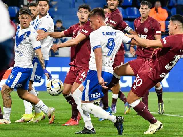 Vélez le ganó a Lanús en Liniers. Foto: Fotobaires.