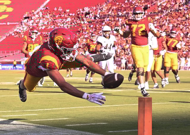 Running back Eli Sanders #1 of the USC Trojans dives for the first down just short of the goal line against the Missouri State Bears in the first half of a NCAA football game at the Los Angeles Memorial Coliseum in Los Angeles on Saturday, Aug. 30, 2025. (Photo by Keith Birmingham, Pasadena Star-News/ SCNG)