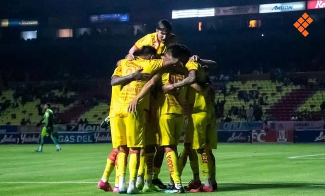 Golea, gusta y estrena luces Atlético Morelia
