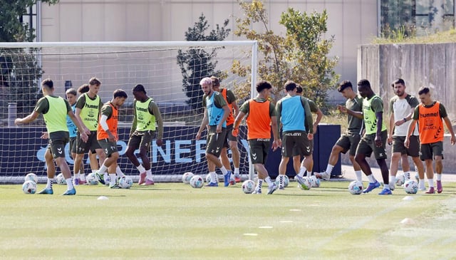 Los jugadores
 del Celta, en un
entrenamiento
en Afouteza. 
|  Marta G. Brea