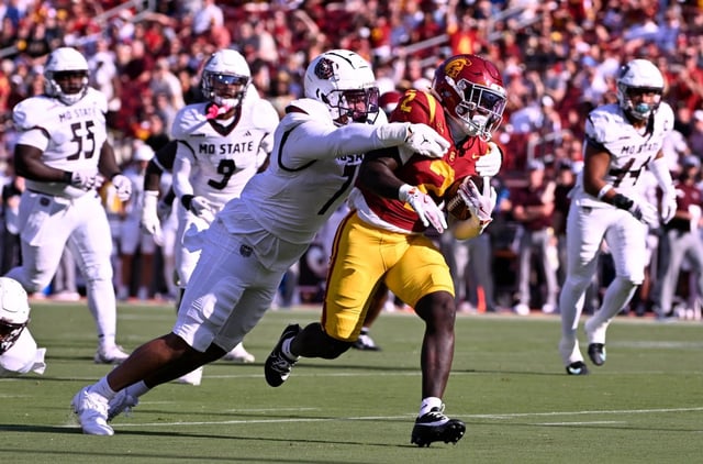 Running back Waymond Jordan #2 of the USC Trojans runs past defensive lineman DJ Wesolak #7 of the Missouri State Bears for a first down in the first half of a NCAA football game at the Los Angeles Memorial Coliseum in Los Angeles on Saturday, Aug. 30, 2025. (Photo by Keith Birmingham, Pasadena Star-News/ SCNG)