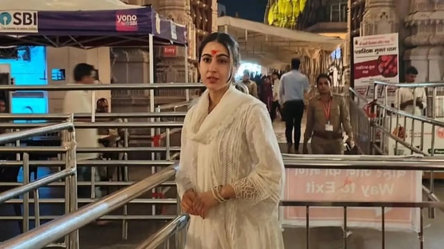 Sara Ali Khan Visits Kashi Vishwanath Temple, Performs Ganga Aarti After Attack On Pati Patni Aur Woh 2 Sets