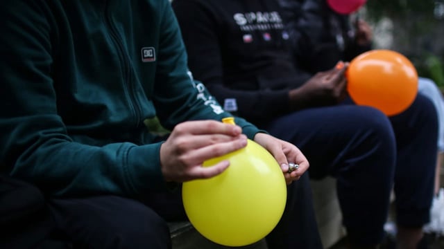 Lachgas wird gerade bei jungen Menschen immer beliebter.