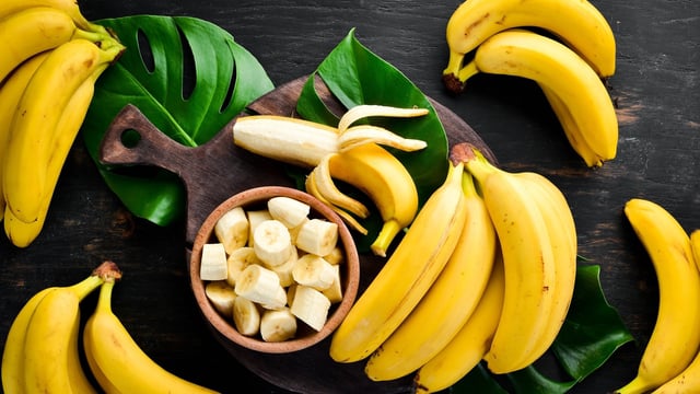 Potassium-rich foods like bananas can bring down heart disease risks!