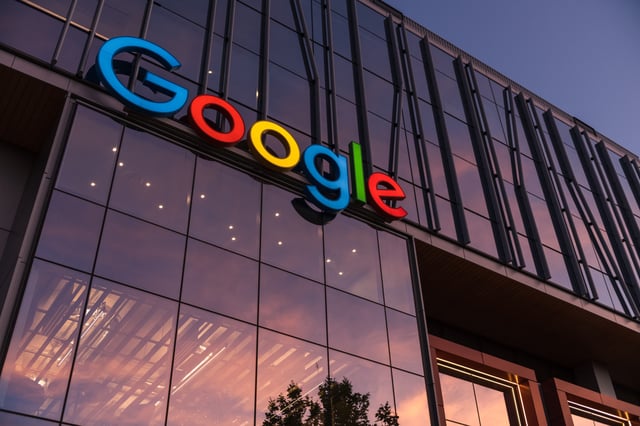 Stock Image: The South Lake Union Google Headquarter entrance at sunset, Seattle, USA - Jul 24, 2022.