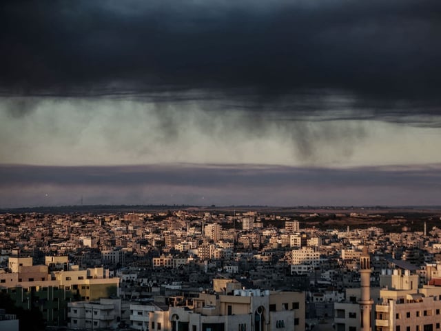 Die US-Regierung soll einem Medienbericht zufolge die Übernahme des Gazastreifens und eine Umsiedlung der dortigen Bevölkerung erwägen.