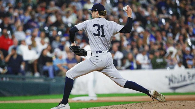 Aug 30, 2025; Chicago, Illinois, USA; New York Yankees starting pitcher Cam Schlittler (31) delivers a pitch against the Chicago White Sox during the sixth inning at Rate Field. Mandatory Credit: Kamil Krzaczynski-Imagn Images
