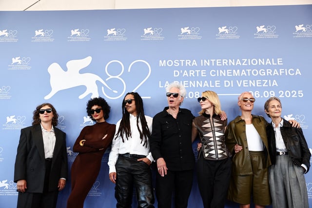 Director Jim Jarmusch and cast members Mayim Bialik, Indya Moore, Luka Sabbat, Cate Blanchett, Vicky Krieps and Charlotte Rampling pose during a photocall for the movie "Father Mother Sister Brother" in competition, at the 82nd Venice International Film Festival, in Venice, Italy, August 31, 2025. REUTERS/Yara Nardi