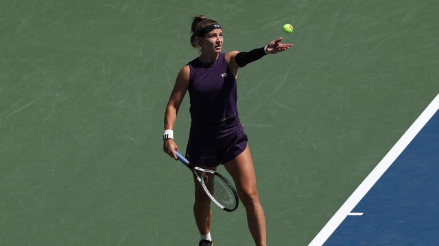 Karolina Muchova in action.