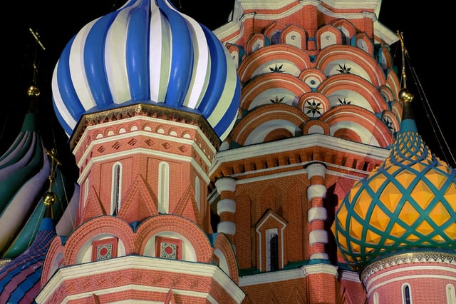 Die Basilius-Kathedrale in Moskau, Russland bei Nacht.