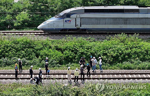 Investigators and officials examine the site of a fatal train accident in the southeastern county of Cheongdo, in this file photo taken Aug. 20, 2025. (Yonhap)