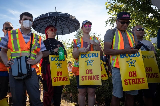 Members of the British Columbia General Employees' Union picket outside a B.C. Liquor Distribution Branch facility, in Delta, B.C., on Monday, Aug. 15, 2022. THE CANADIAN PRESS/Darryl Dyck