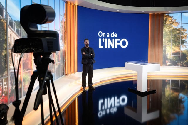 Le présentateur Martin Cangelosi, sur le plateau du JT de Novo19, à Rennes, le 28 août, à 4 jours du lancement de la nouvelle chaîne.