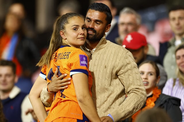 Soccer Football - Women's Euro 2025 Qualifier - Netherlands v Finland - Sparta Stadion, Rotterdam, Netherlands - May 31, 2024 Netherlands's Lieke Martens with her husband Benjamin van Leer after playing her last home international match REUTERS/Piroschka Van De Wouw