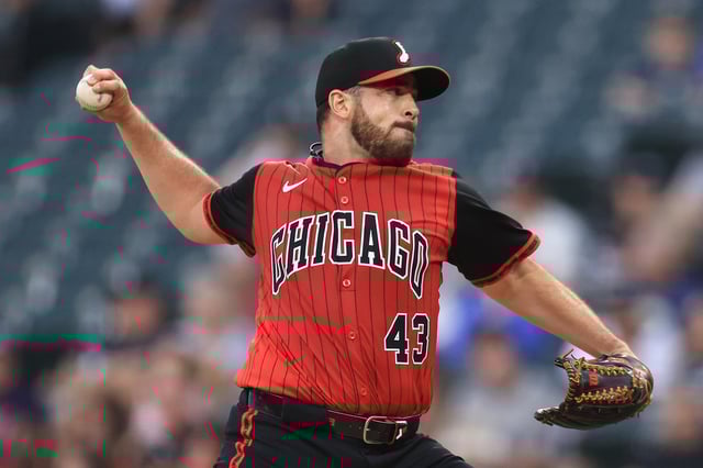 CHICAGO, ILLINOIS - AUGUST 22: Aaron Civale #43 of the Chicago White Sox pitches during the second inning against the Minnesota Twins at Rate Field on August 22, 2025 in Chicago, Illinois.