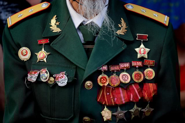 Vietnamese veteran Hoai Duc Vong, 92, waits to watch a parade marking Vietnam's 80th National Day anniversary, at a street in Hanoi, Vietnam, September 2, 2025. Luong Thai Linh/Pool via REUTERS