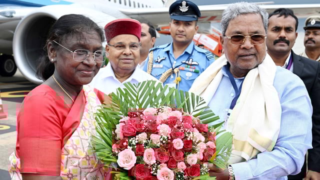 President Droupadi Murmu receives a warm welcome from Karnataka Chief Minister Siddaramaiah on her arrival in Mysuru on Monday. 