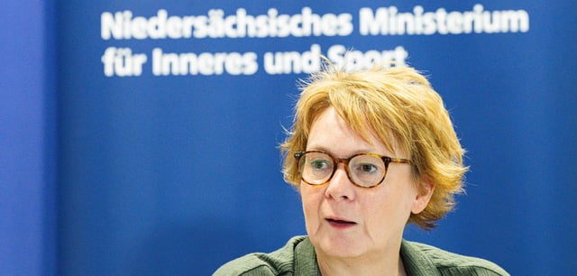 Daniela Behrens (SPD) kritisiert NRW-Innenminister Reul – Niedersachsen hält an bisheriger Praxis fest