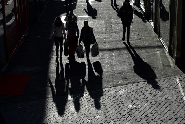 35 Jahre nach der Deutschen Einheit leben in Deutschland 3,8 Millionen Menschen mehr als 1990. Die Bevölkerungszahl stieg seitdem um fünf Prozent auf 83,6 Millionen zum Jahresende 2024, wie das Statistische Bundesamt in Wiesbaden mitteilte.