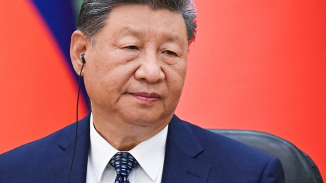 Der chinesische Präsident Xi Jinping nimmt am Dienstag, den 2. September 2025, an einem trilateralen Treffen mit dem mongolischen Präsidenten Ukhnaagiin Khurelsukh und dem russischen Präsidenten Wladimir Putin im Fujian-Saal der Großen Halle des Volkes in Peking, China, teil.
